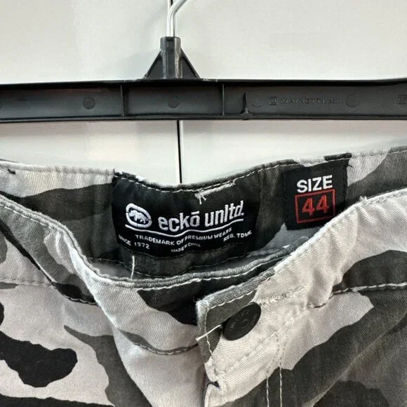 Ecko Unltd Camouflage Cargo Shorts Men's 44 Gray Black - B3 - Picture 8 of 8